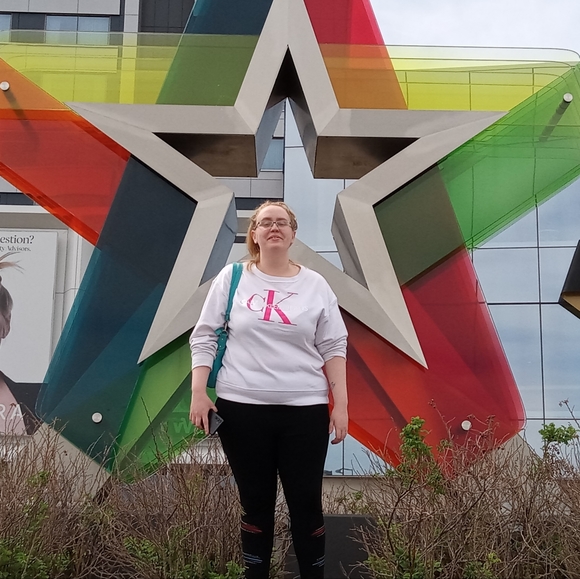 Meet your Posher, Heidi - Picture 2 of 2